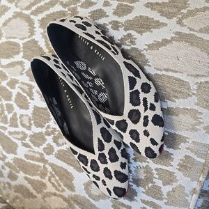 Kelly & Katie Leopard Print Ballet Flats - Beige & Black